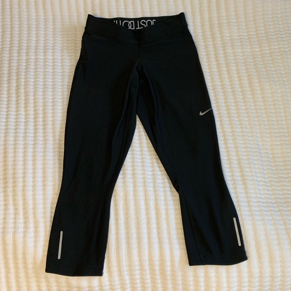 NIKE Dri-Fit cropped leggings (size XS)